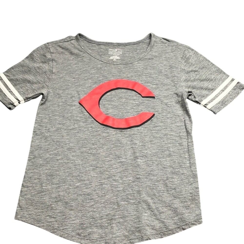 Genuine Merchandise Women's Gray Tee with Cubs Logo Size S